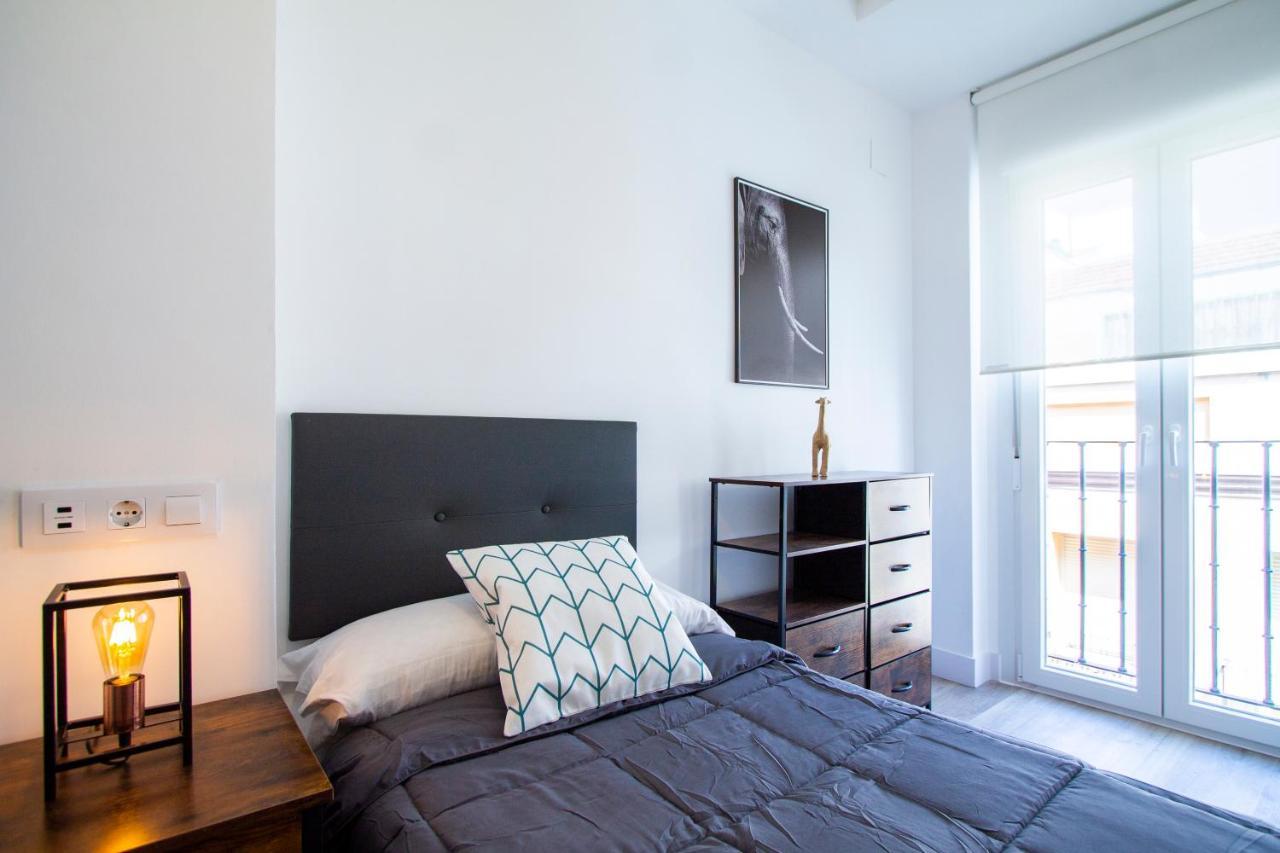 Apartamentos Cuatro Caminos Мадрид Екстериор снимка