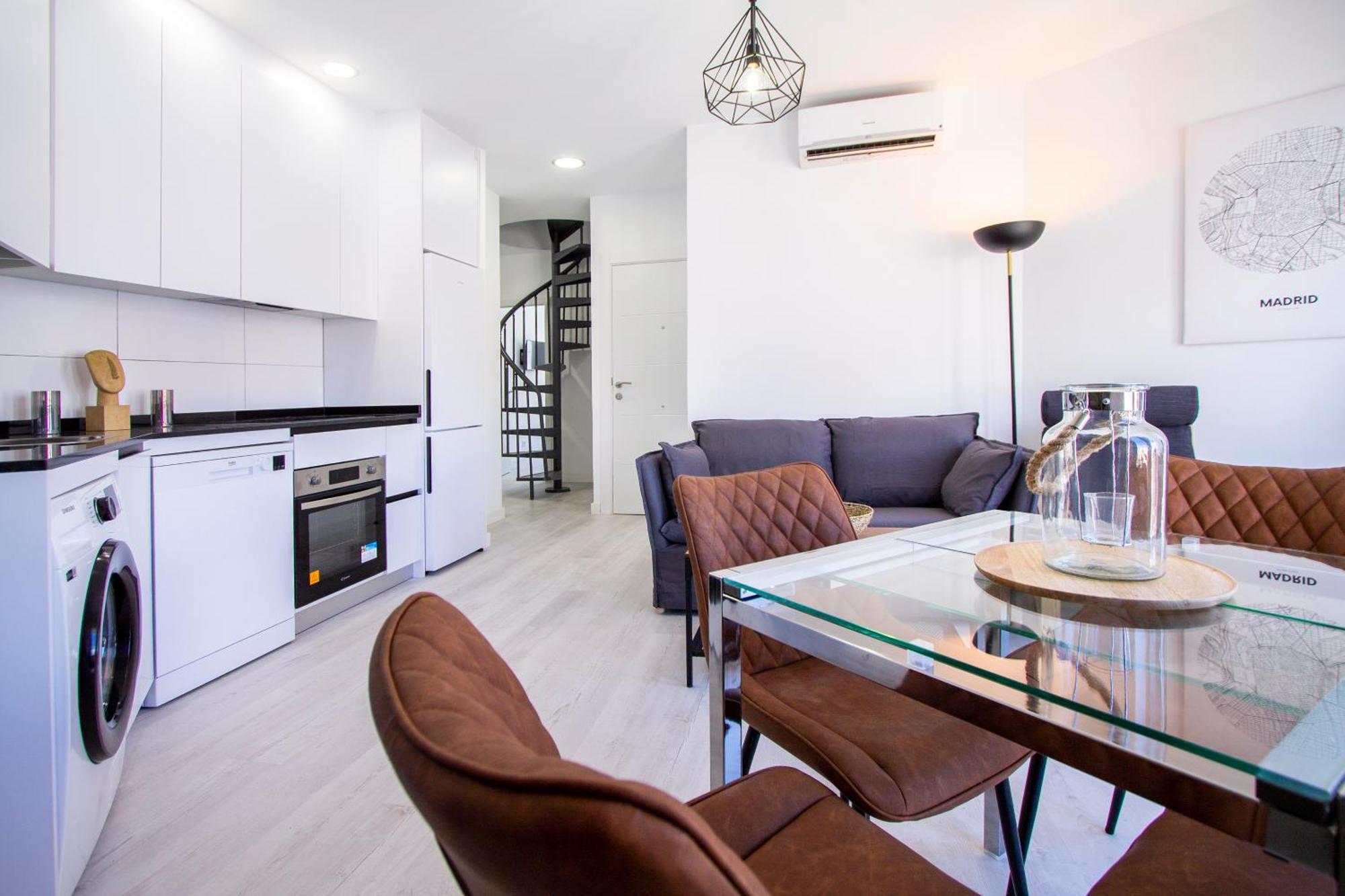 Apartamentos Cuatro Caminos Мадрид Екстериор снимка